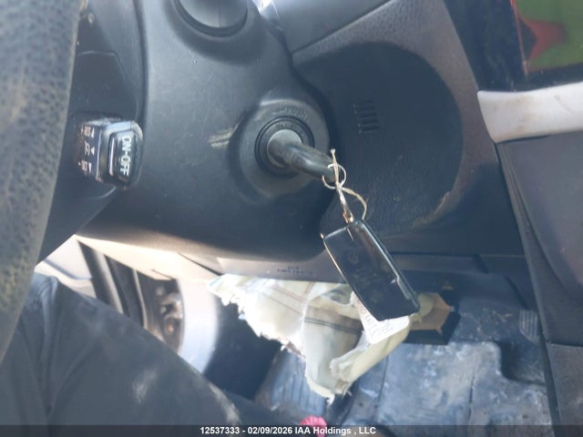 2T1BURHE0FC463269 Toyota COROLLA LE