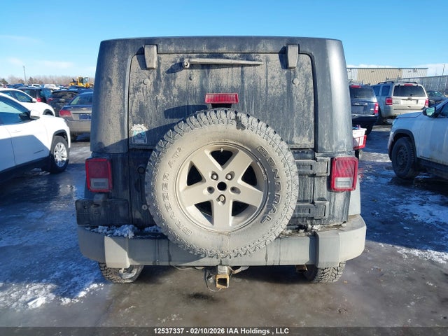 1C4BJWDG2FL637138 Jeep Wrangler Unlimited Sport