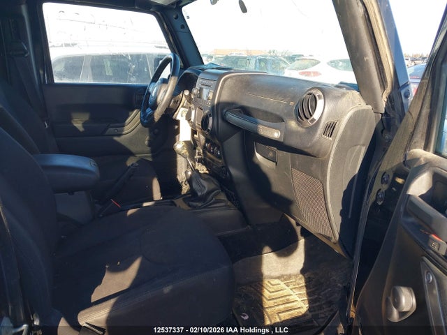 1C4BJWDG2FL637138 Jeep Wrangler Unlimited Sport