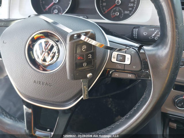 3VW217AUXFM091099 Volkswagen Golf 1.8 Tsi Comfortline/1.8 Tsi Highline/1.8 Tsi Trendline