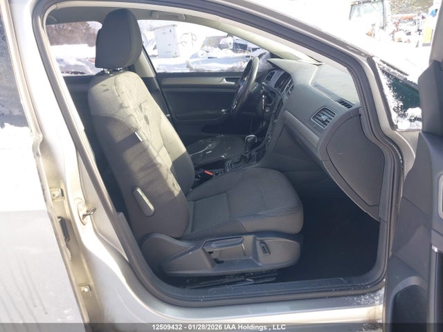 3VW217AUXFM091099 Volkswagen Golf 1.8 Tsi Comfortline/1.8 Tsi Highline/1.8 Tsi Trendline