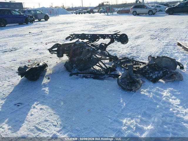 2BPSUMMN8MV000048 Skidoo Skidoo.
