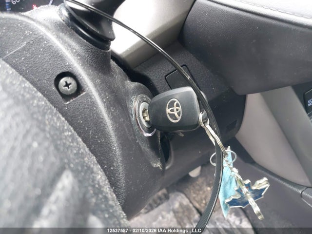 2T3ZFREV8JW504372 Toyota RAV4 LE