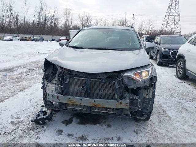 2T3ZFREV8JW504372 Toyota RAV4 LE