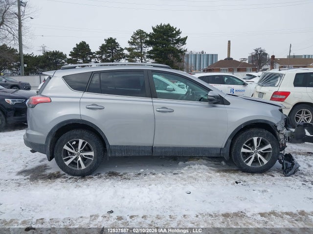 2T3ZFREV8JW504372 Toyota RAV4 LE