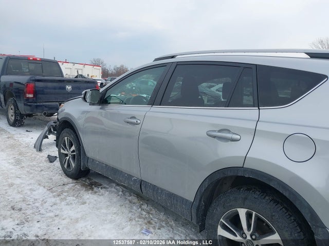 2T3ZFREV8JW504372 Toyota RAV4 LE