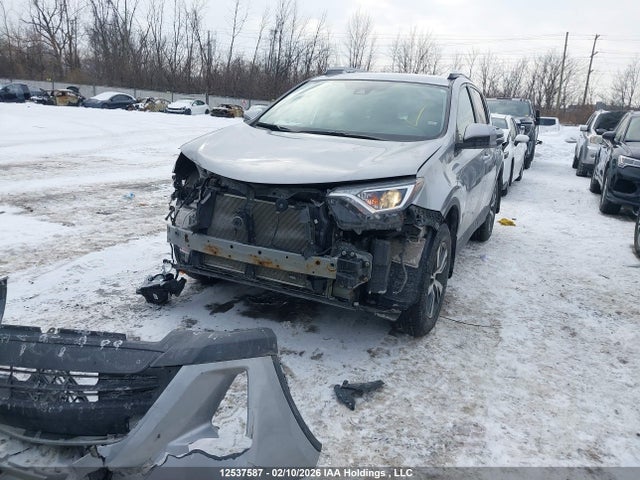 2T3ZFREV8JW504372 Toyota RAV4 LE
