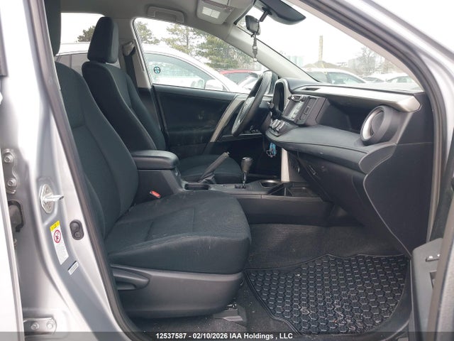 2T3ZFREV8JW504372 Toyota RAV4 LE