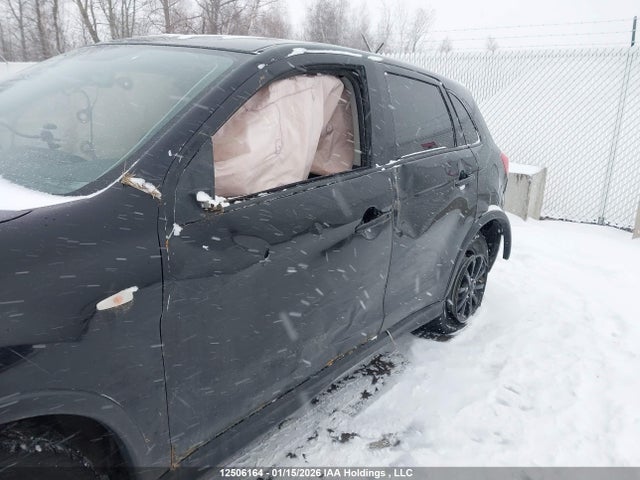 JA4AJ3AU4GZ606602 Mitsubishi RVR SE