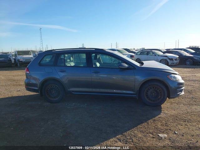 3VW217AU1JM762555 Volkswagen Golf Sportwagen S