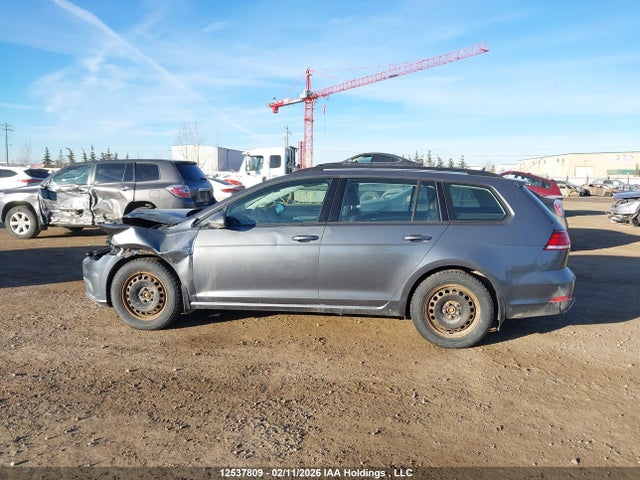 3VW217AU1JM762555 Volkswagen Golf Sportwagen S