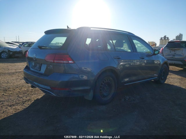 3VW217AU1JM762555 Volkswagen Golf Sportwagen S