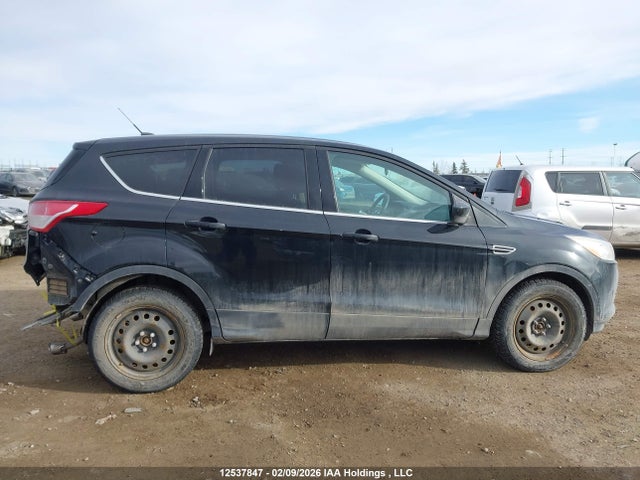 1FMCU9GX8FUB76493 Ford ESCAPE SE