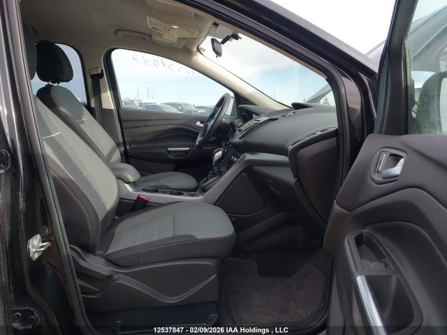 1FMCU9GX8FUB76493 Ford ESCAPE SE