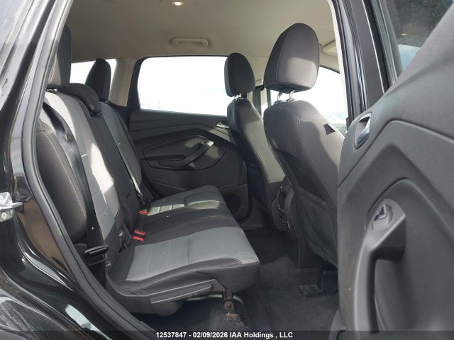 1FMCU9GX8FUB76493 Ford ESCAPE SE
