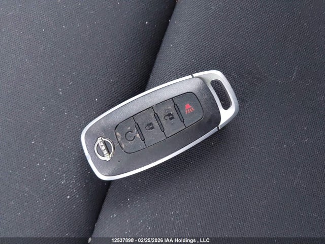JN8BT3AB4RW285673 Nissan ROGUE S