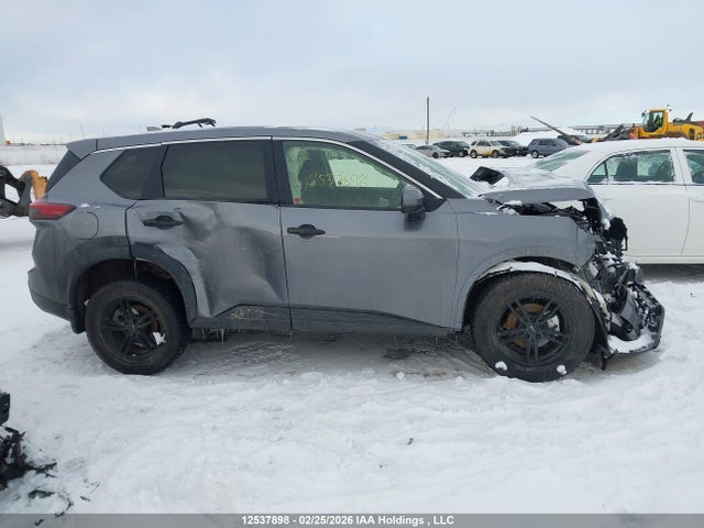 JN8BT3AB4RW285673 Nissan ROGUE S