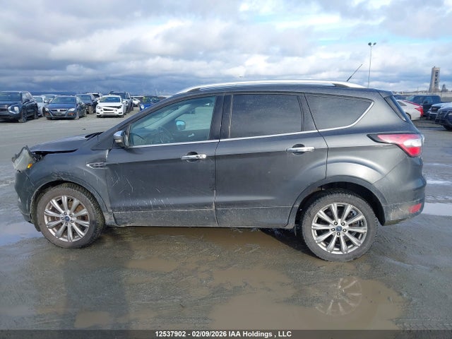 1FMCU9J93HUD68403 Ford Escape Titanium