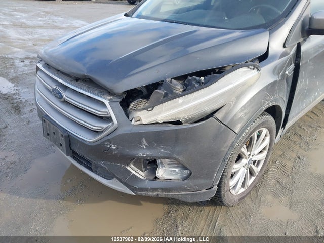 1FMCU9J93HUD68403 Ford Escape Titanium
