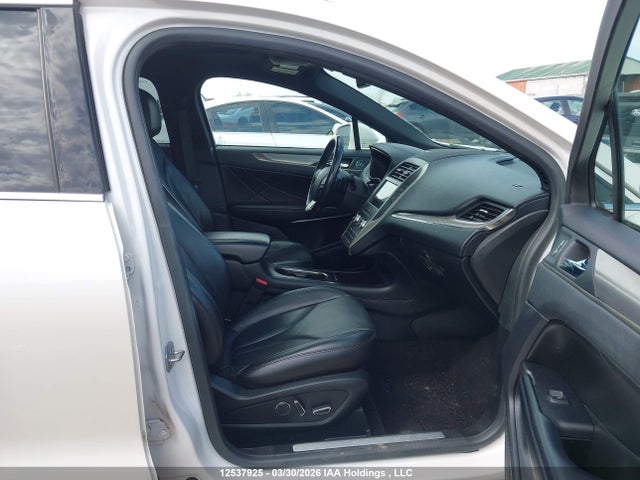 5LMCJ3D98JUL14616 Lincoln Mkc Reserve