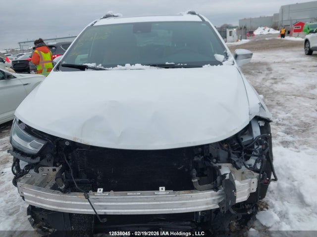 Chrysler Pacifica Plug-in Hybrid Pinnacle 2024 2C4RC1N76RR115425 Image 11