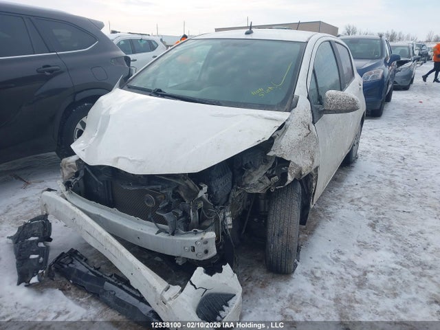 12538100 :رقم المزاد ، VNKKTUD32FA017713 vin ، 2015 Toyota Yaris مزاد بيع