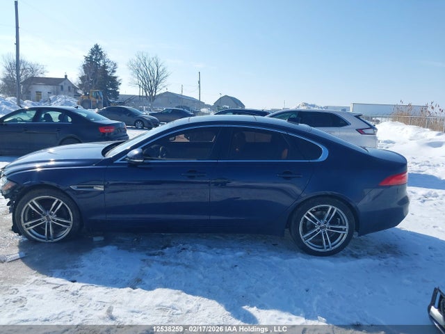 SAJBK4BN8HCY42776 Jaguar Xf Prestige