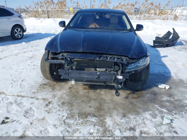 SAJBK4BN8HCY42776 Jaguar Xf Prestige