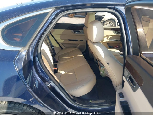 SAJBK4BN8HCY42776 Jaguar Xf Prestige