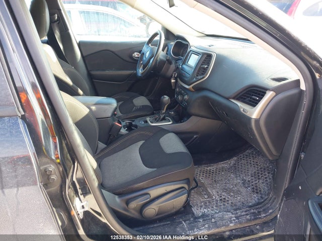 1C4PJMAS3GW183291 Jeep Cherokee Sport