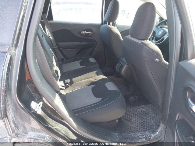 1C4PJMAS3GW183291 Jeep Cherokee Sport