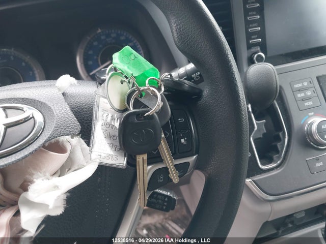 12538516 :رقم المزاد ، 5TDZZ3DC2KS995982 vin ، 2019 Toyota Sienna مزاد بيع