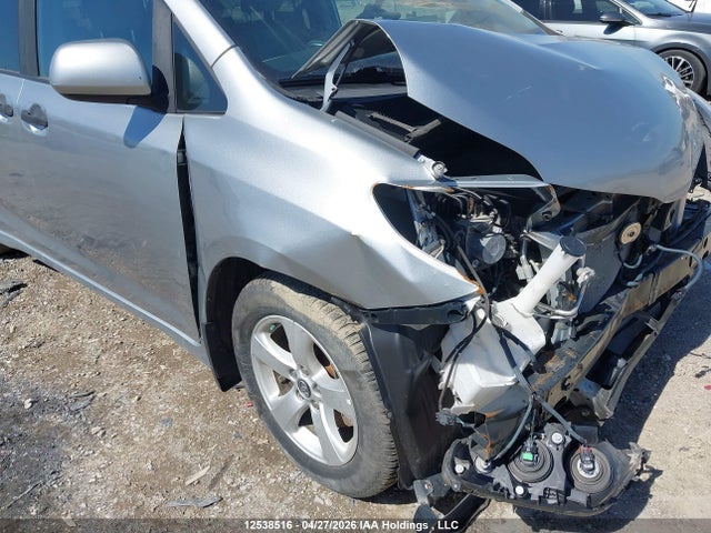 12538516 :رقم المزاد ، 5TDZZ3DC2KS995982 vin ، 2019 Toyota Sienna مزاد بيع