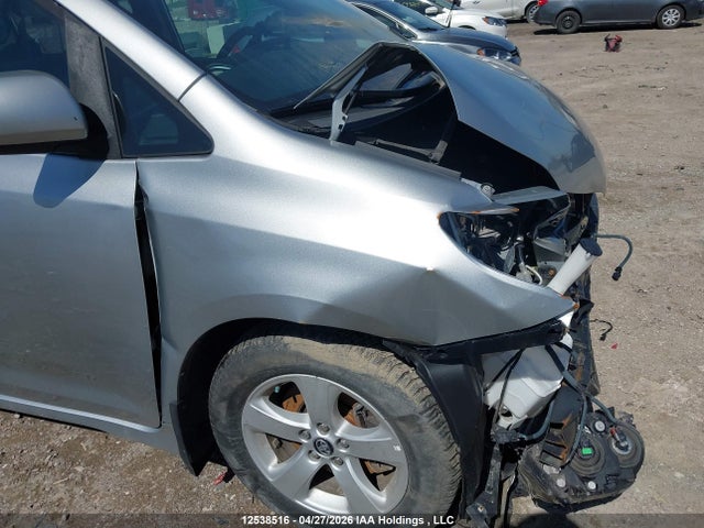 12538516 :رقم المزاد ، 5TDZZ3DC2KS995982 vin ، 2019 Toyota Sienna مزاد بيع