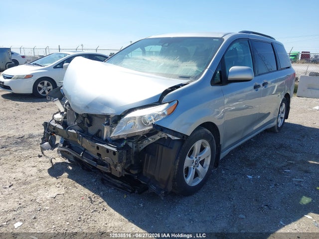12538516 :رقم المزاد ، 5TDZZ3DC2KS995982 vin ، 2019 Toyota Sienna مزاد بيع