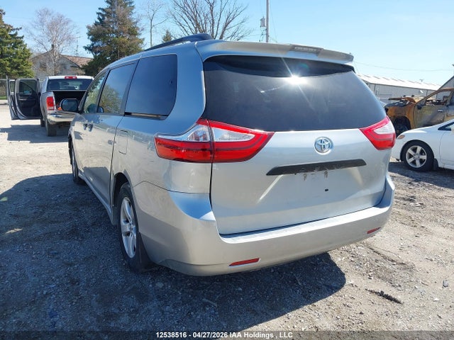 12538516 :رقم المزاد ، 5TDZZ3DC2KS995982 vin ، 2019 Toyota Sienna مزاد بيع