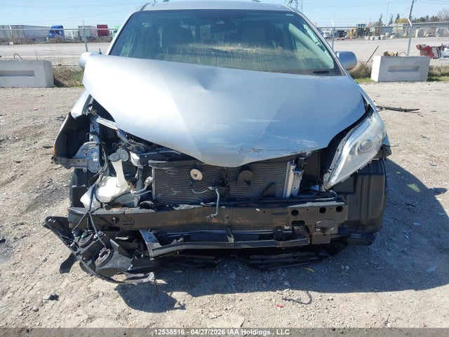 12538516 :رقم المزاد ، 5TDZZ3DC2KS995982 vin ، 2019 Toyota Sienna مزاد بيع
