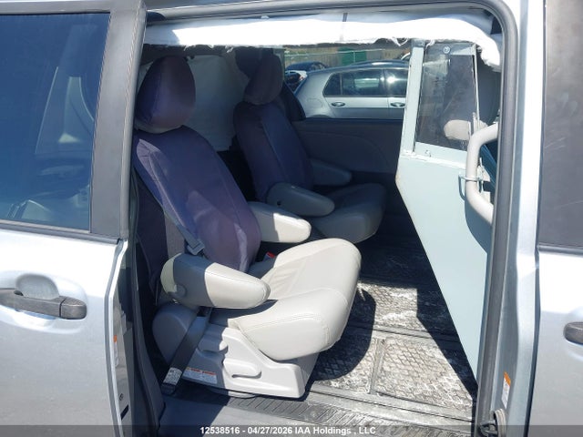 12538516 :رقم المزاد ، 5TDZZ3DC2KS995982 vin ، 2019 Toyota Sienna مزاد بيع