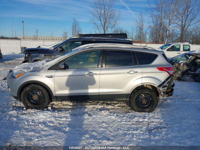 1FMCU9J94FUB84195 Ford Escape Titanium