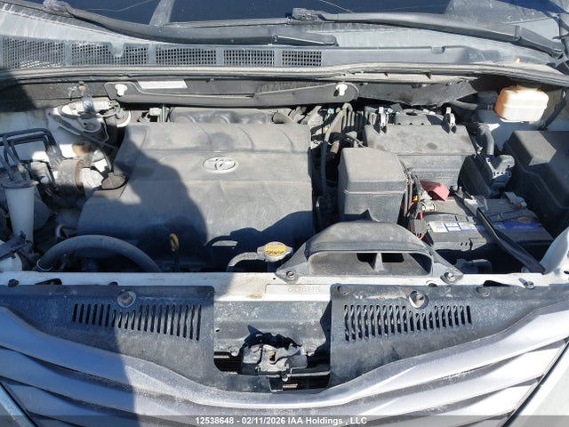 12538648 :رقم المزاد ، 5TDDK3DC6FS118030 vin ، 2015 Toyota Sienna Xle 7 Passenger مزاد بيع