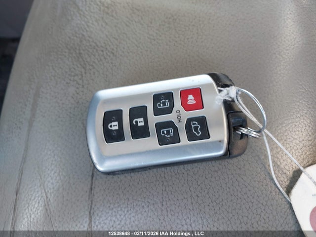 12538648 :رقم المزاد ، 5TDDK3DC6FS118030 vin ، 2015 Toyota Sienna Xle 7 Passenger مزاد بيع