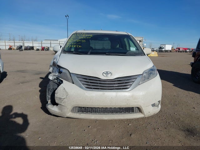 12538648 :رقم المزاد ، 5TDDK3DC6FS118030 vin ، 2015 Toyota Sienna Xle 7 Passenger مزاد بيع