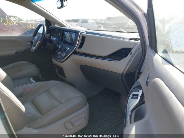 12538648 :رقم المزاد ، 5TDDK3DC6FS118030 vin ، 2015 Toyota Sienna Xle 7 Passenger مزاد بيع