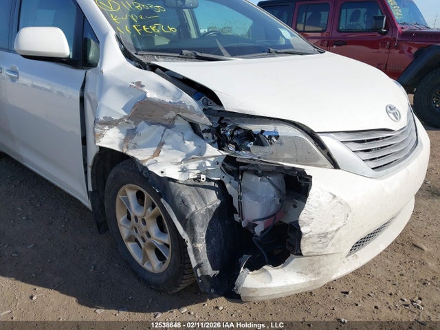 12538648 :رقم المزاد ، 5TDDK3DC6FS118030 vin ، 2015 Toyota Sienna Xle 7 Passenger مزاد بيع