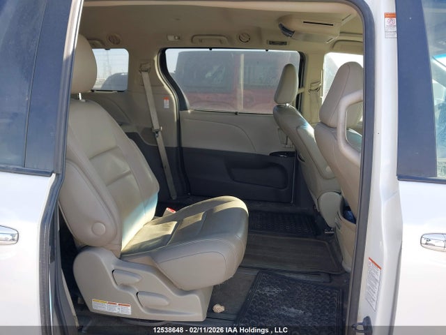 12538648 :رقم المزاد ، 5TDDK3DC6FS118030 vin ، 2015 Toyota Sienna Xle 7 Passenger مزاد بيع