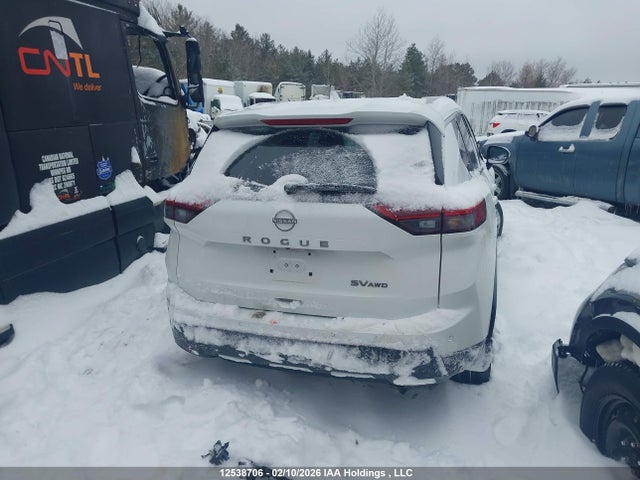JN8BT3BB3RW443662 Nissan Rogue Sv Moonroof