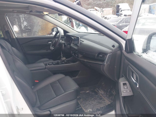 JN8BT3BB3RW443662 Nissan Rogue Sv Moonroof