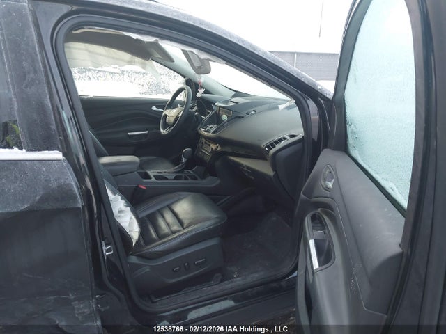 1FMCU0J91HUE19134 Ford Escape Titanium