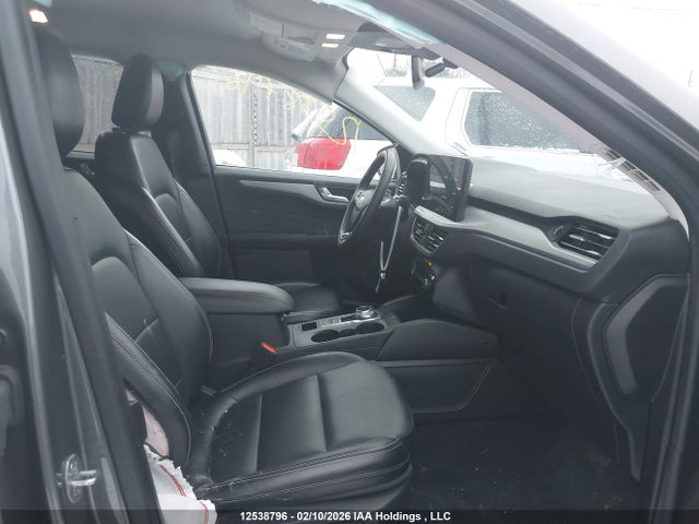 1FMCU9JA4RUA50740 Ford Escape Platinum