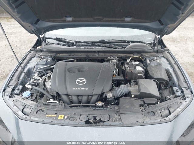 JM1BPBMLXN1522270 Mazda 3 Premium